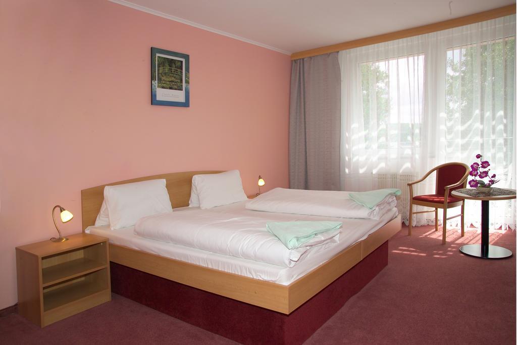 Hotel Riviera Nová Role Kamer foto