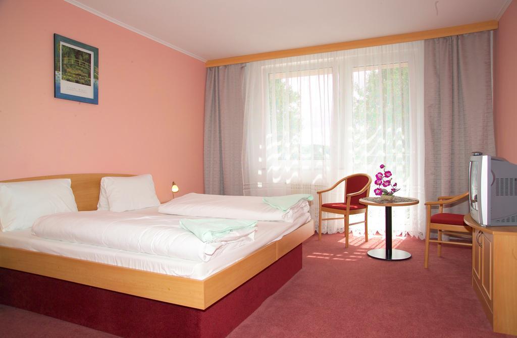 Hotel Riviera Nová Role Kamer foto